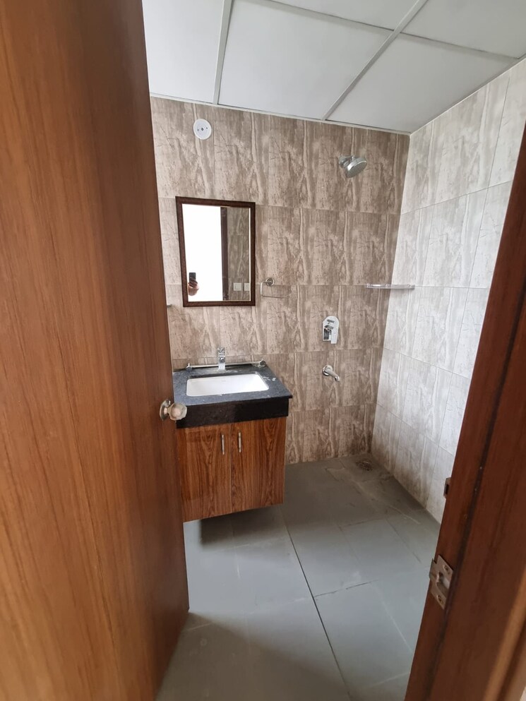 Bathroom, shapoorji-pallonji-joyville-gurgaon 2 Bedroom 1215 Sq.Ft. Apartment In Sector 102 Gurgaon 8673774
