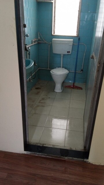 Bathroom in 1 BHK Apartment at Aashirwad Apartments Santacruz, Santacruz East – for Rent