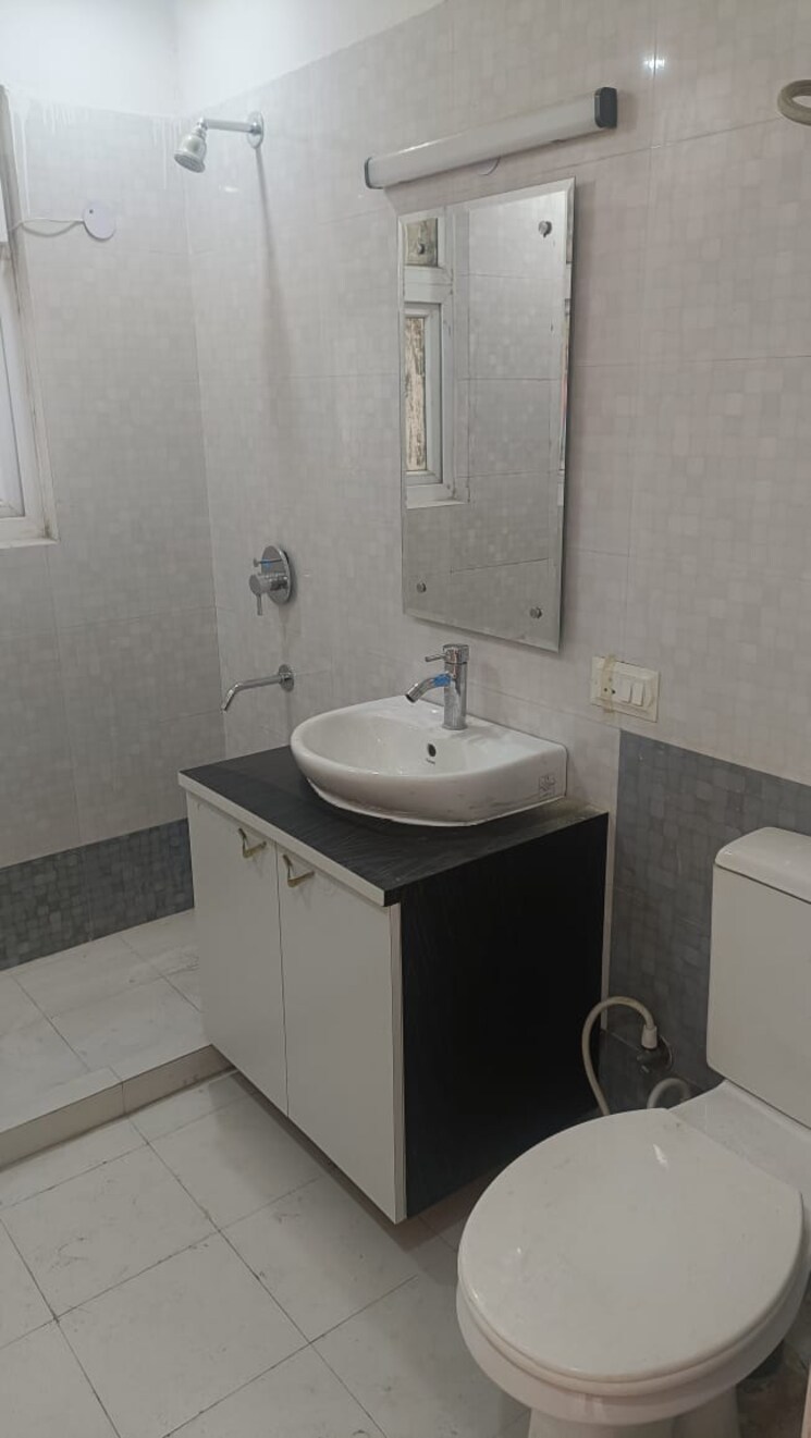 Bathroom, corona-gracieux 3 Bedroom 1960 Sq.Ft. Apartment In Sector 76 Gurgaon 8673824