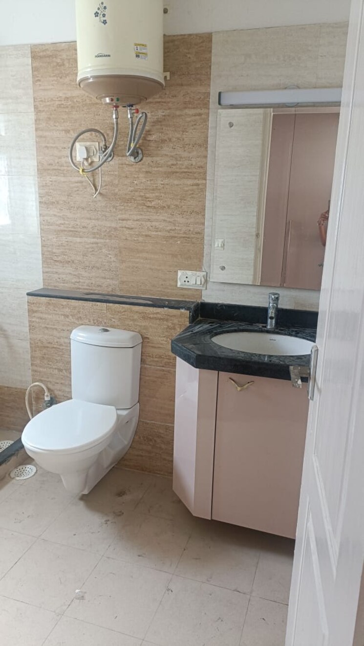 Bathroom, corona-gracieux 3 Bedroom 1960 Sq.Ft. Apartment In Sector 76 Gurgaon 8673824
