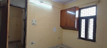 Room in 2 BHK Builder Floor at Mayur Vihar Phase 1 – for Rent