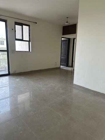 Room in 2 BHK Apartment at Unitech Uniworld Gardens 2, Sector 47 – for Rent