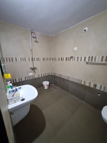 Master Bedroom in 3 BHK Apartment at Sheth Vasant Lawns, Laxmi Nagar – for Rent
