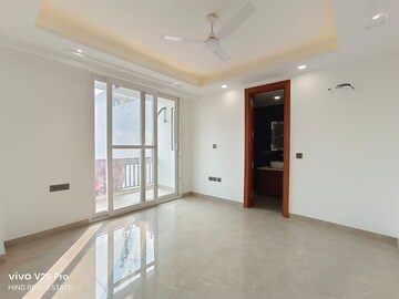 Room in 4 BHK Builder Floor at Vasant Kunj – for Rent