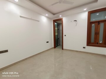 Room in 4 BHK Builder Floor at Vasant Kunj – for Rent