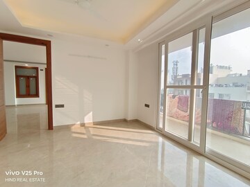 Room in 4 BHK Builder Floor at Vasant Kunj – for Rent