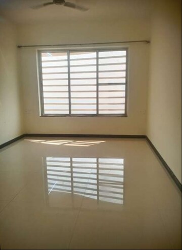Room in 2 BHK Apartment at Soham Tropical Lagoon, Ghodbunder Road – for Sale