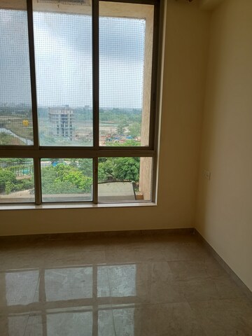 Room in 1 BHK Apartment at Hiranandani Castalia, Ghodbunder Road – for Rent