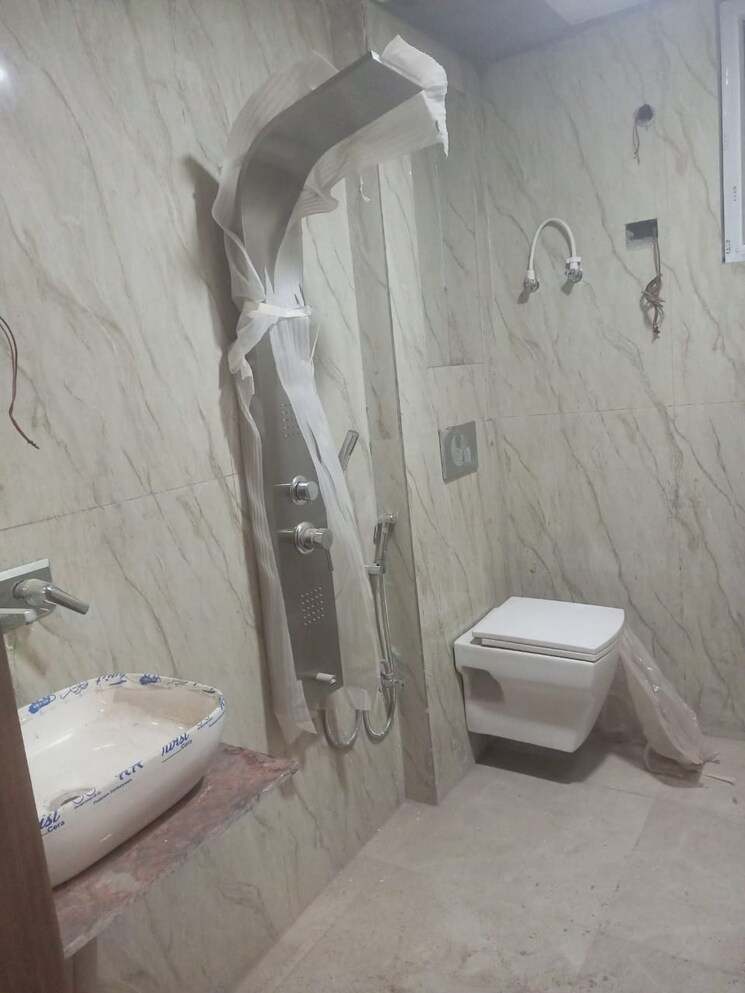 Bathroom, kritak-modern-apartments 2 Bedroom 1050 Sq.Ft. Apartment In Sector 73 Noida 8673987