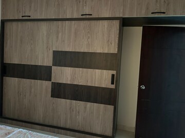 Room in 2.5 BHK Apartment at Honer Vivantis, Gopanpally – for Rent