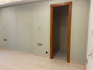 Room in 4 BHK Builder Floor at Unitech Greenwood City Apartment, Sector 45 – for Sale