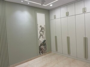 Room in 4 BHK Builder Floor at Unitech Greenwood City Apartment, Sector 45 – for Sale