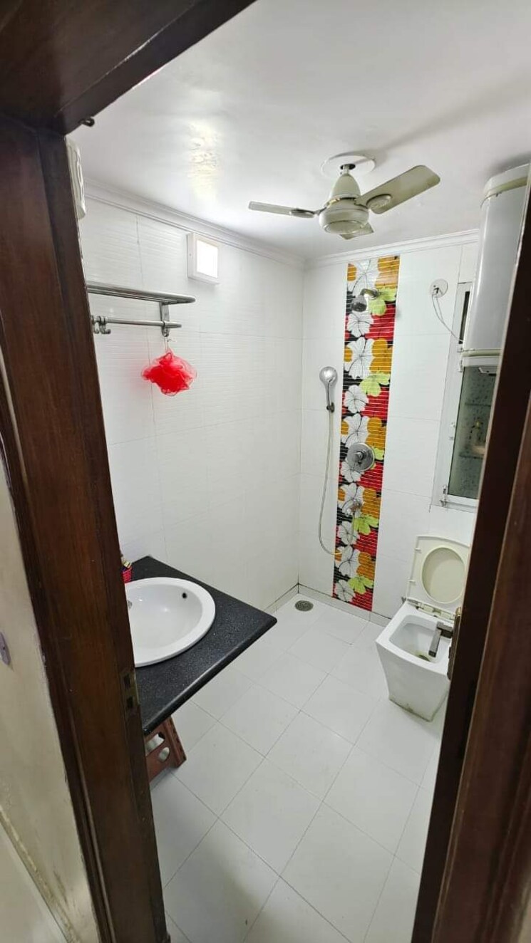 Bathroom, sector 55 2.5 Bedroom 1210 Sq.Ft. Independent House In Sector 55 Noida 8674071