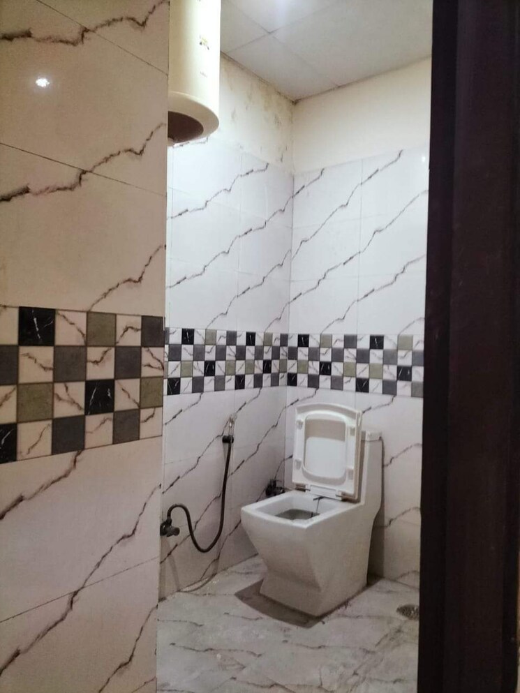 Bathroom, sector 56 2.5 Bedroom 1110 Sq.Ft. Independent House In Sector 56 Noida 8674080