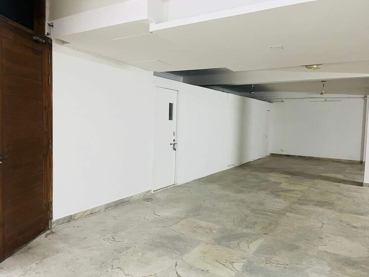 Room, sector 56 2.5 Bedroom 110 Sq.Yd. Independent House In Sector 56 Noida 8674097