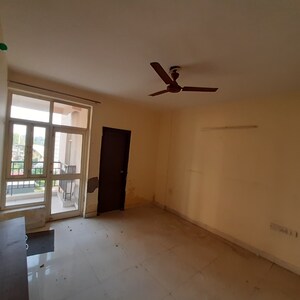 Room in 4 BHK Apartment at Ushay Towers, New Tara Nagar – for Sale