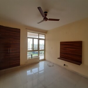 Room in 4 BHK Apartment at Ushay Towers, New Tara Nagar – for Sale