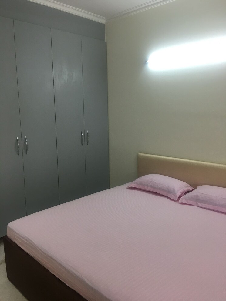 Bedroom, veera-safdarjung-enclave 3 Bedroom 200 Sq.Yd. Apartment In Safdarjung Enclave Delhi 8674150