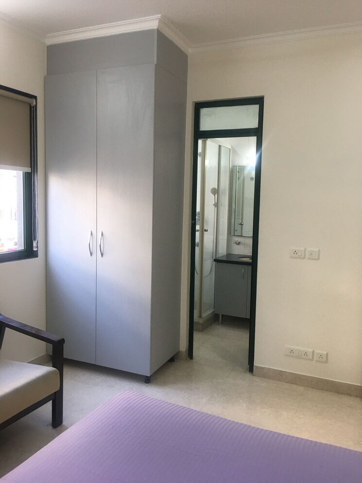 Room, veera-safdarjung-enclave 3 Bedroom 200 Sq.Yd. Apartment In Safdarjung Enclave Delhi 8674150