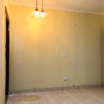Room in 2.5 BHK Builder Floor at Sector 21 – for Rent