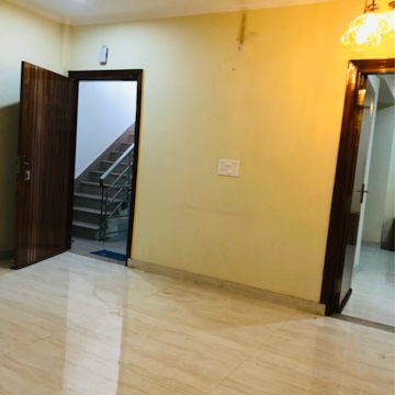 Room in 2.5 BHK Builder Floor at Sector 21 – for Rent
