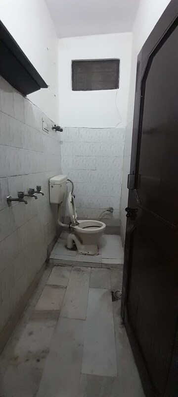 Bathroom in 1.5 BHK Builder Floor at Ashok Nagar – for Rent
