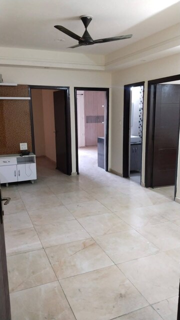 Room in 2 BHK Apartment at Gaur City 2 - 12th Avenue, Sector 16c Greater Noida – for Rent