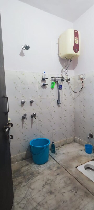 Bathroom in 1.5 BHK Apartment at RWA Qutab Enclave, Katwaria Sarai – for Rent