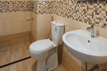 Bathroom in 3 BHK Apartment at Navins Starwood Towers, Medavakkam – for Sale