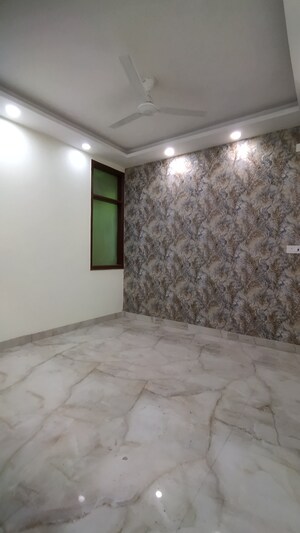 Room in 3 BHK Builder Floor at Govindpuri – for Sale