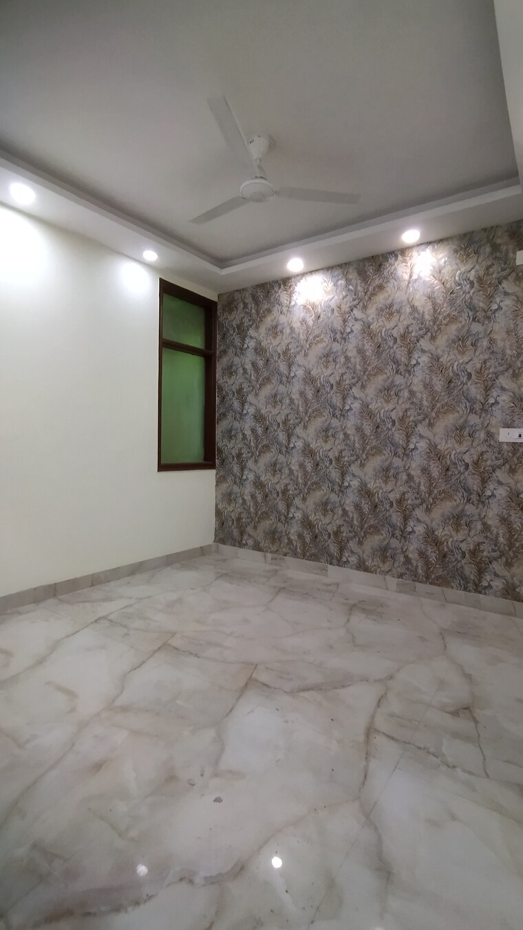 Room, govindpuri 3 Bedroom 10000 Sq.Ft. Builder Floor In Govindpuri Delhi 8674401