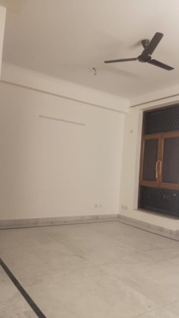 Room in 2.5 BHK Builder Floor at RWA Apartments Sector 26, Sector 26 – for Rent