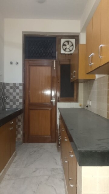 Kitchen in 2.5 BHK Builder Floor at RWA Apartments Sector 26, Sector 26 – for Rent