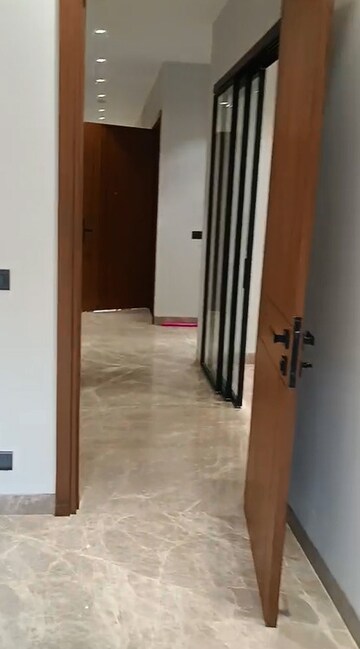  4 BHK Builder Floor at Sukhdev Vihar – for Rent