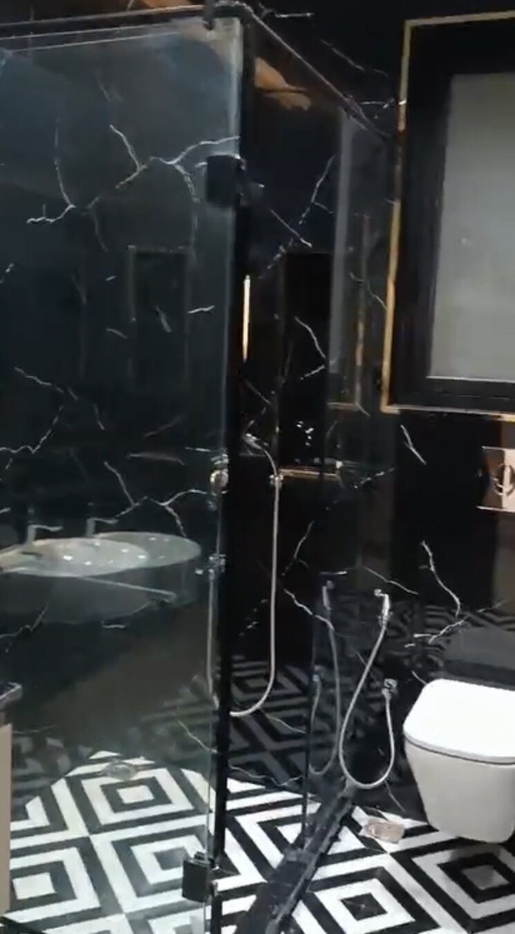 Bathroom, sukhdev vihar 4 Bedroom 2700 Sq.Ft. Builder Floor In Sukhdev Vihar Delhi 8674490