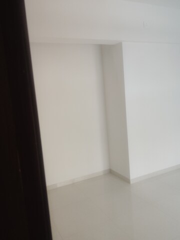 Room in 2 BHK Apartment at Runwal Eirene, Balkum Pada – for Rent