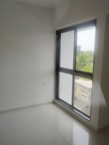 Room in 2 BHK Apartment at Runwal Eirene, Balkum Pada – for Rent