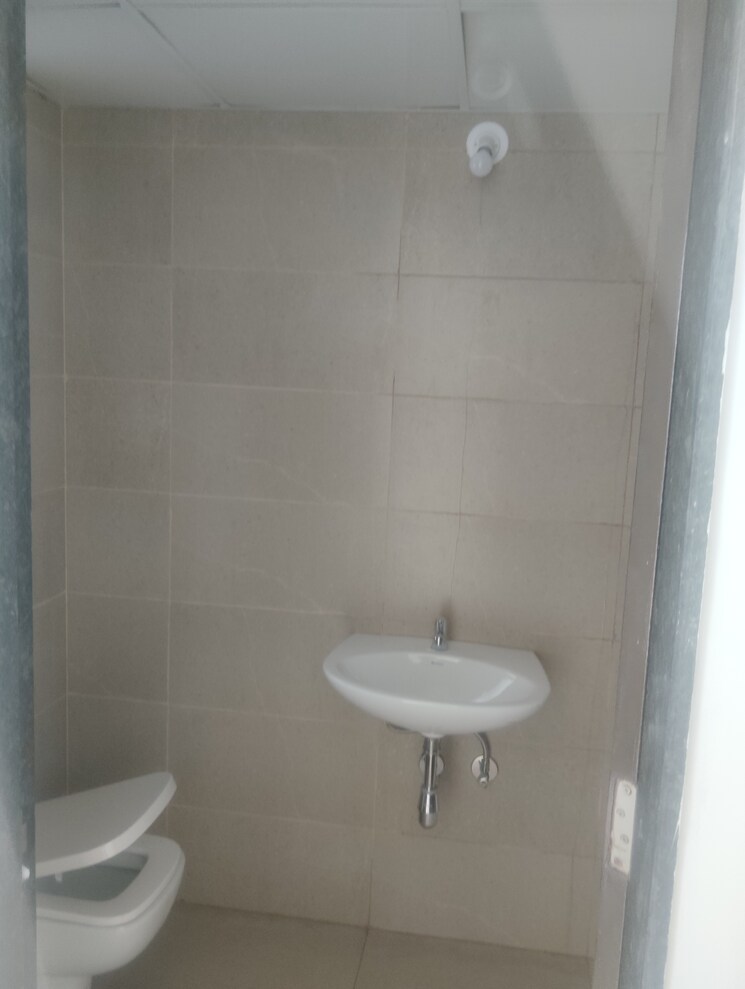 Bathroom, runwal-eirene 2 Bedroom 568 Sq.Ft. Apartment In Balkum Pada Thane 8674506