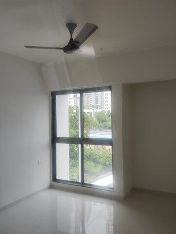 Room in 2 BHK Apartment at Runwal Eirene, Balkum Pada – for Rent