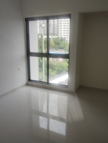 Room in 2 BHK Apartment at Runwal Eirene, Balkum Pada – for Rent