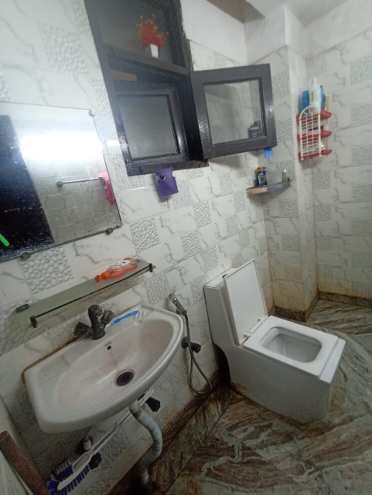 Bathroom, rwa-apartments 2 Bedroom 700 Sq.Ft. Independent House In Sector 31 Noida 8674505