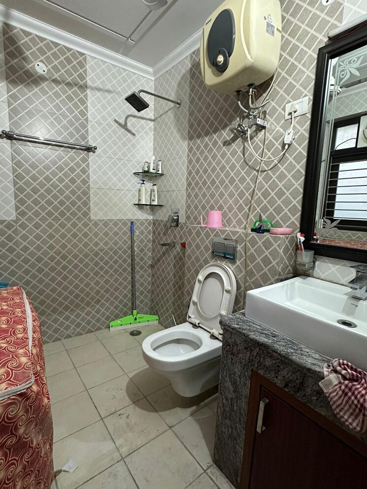 Bathroom, sector 47 4 Bedroom 3000 Sq.Ft. Independent House In Sector 47 Gurgaon 8674519