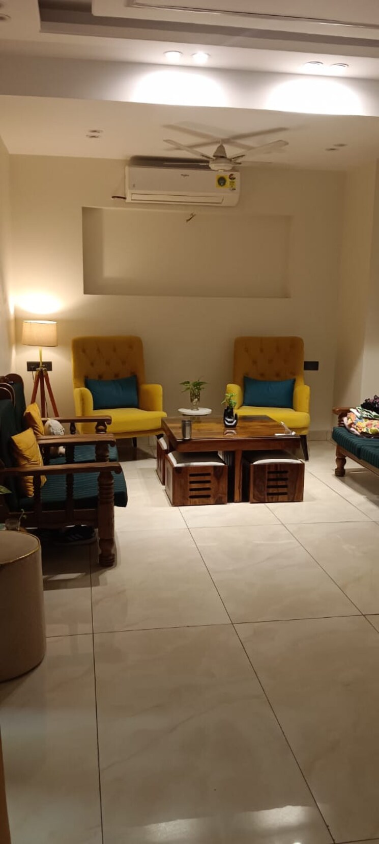 Living Room, sector 41 3 Bedroom 180 Sq.Mt. Villa In Sector 41 Noida 8674515