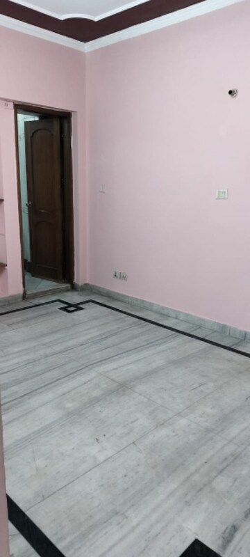 Room in 2 BHK Independent House at RWA Apartments Sector 41, Sector 41 – for Rent