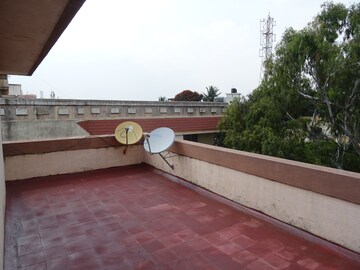 Swimming Pool in 1 RK Independent House at Rt Nagar – for Rent