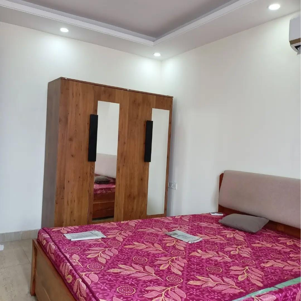 1 BHK Builder Floor For Rent in South Extension II