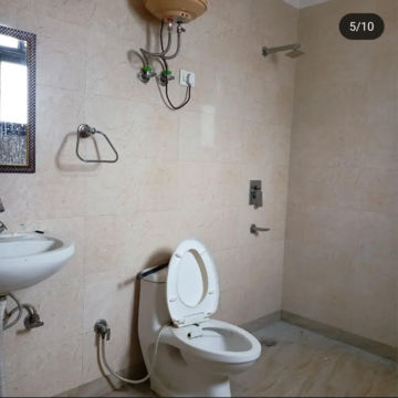 Bathroom in 1 BHK Builder Floor at South Extension ii – for Rent