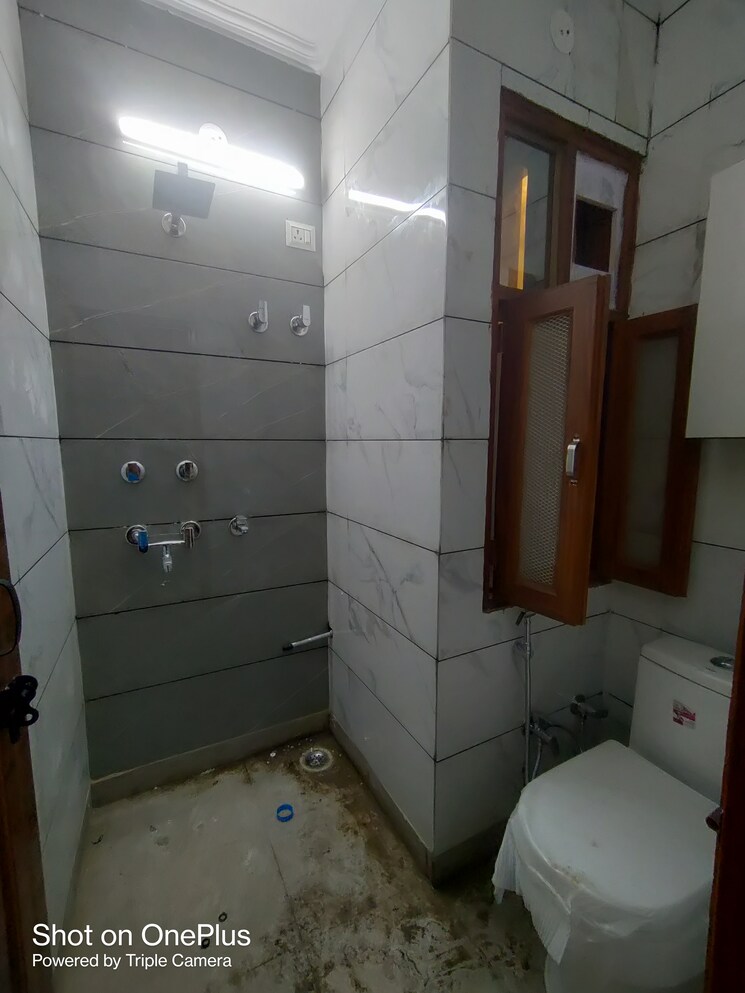Bathroom, dwarka mor 1.5 Bedroom 50 Sq.Yd. Builder Floor In Dwarka Mor Delhi 8674571
