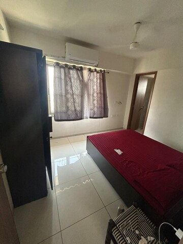 Room in 3 BHK Apartment at Shivalik Sharda Park View 2, Shela – for Rent