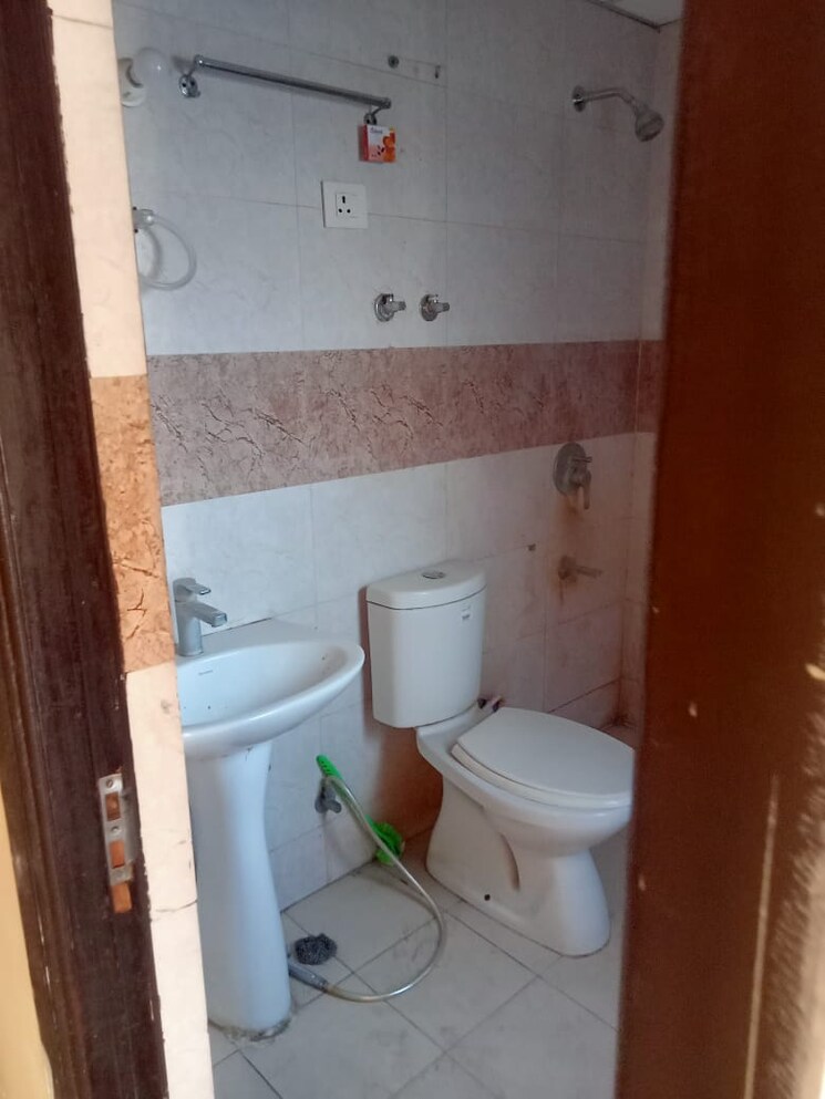 Bathroom, supertech-ecovillage-i 3 Bedroom 1267 Sq.Ft. Apartment In Sector 1 Greater Noida Greater Noida 8674580